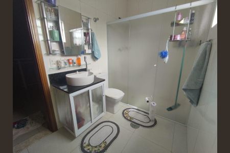 Casa à venda com 221m², 3 quartos e 2 vagas Casa à venda com 221m², 3 quartos e 2 vagasBanheiro