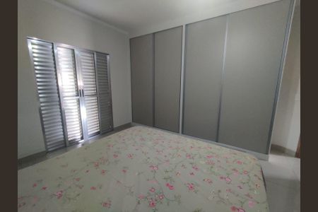 Casa à venda com 221m², 3 quartos e 2 vagas Casa à venda com 221m², 3 quartos e 2 vagasQuarto