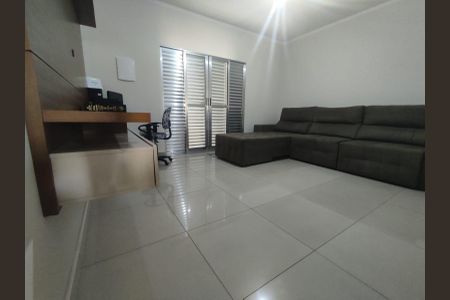 Casa à venda com 221m², 3 quartos e 2 vagas Casa à venda com 221m², 3 quartos e 2 vagasSala