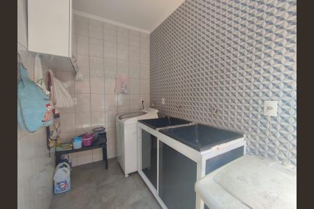 Casa à venda com 221m², 3 quartos e 2 vagas Casa à venda com 221m², 3 quartos e 2 vagasÁrea de Serviço