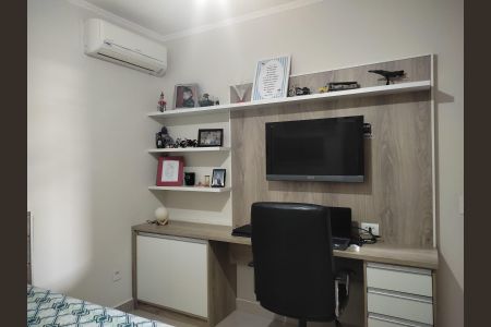 Casa à venda com 221m², 3 quartos e 2 vagas Casa à venda com 221m², 3 quartos e 2 vagasQuarto