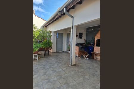 Casa à venda com 221m², 3 quartos e 2 vagas Casa à venda com 221m², 3 quartos e 2 vagasÁrea externa