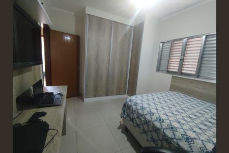 Casa à venda com 221m², 3 quartos e 2 vagas Casa à venda com 221m², 3 quartos e 2 vagasQuarto 2