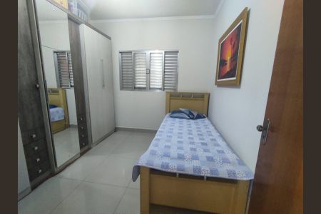 Casa à venda com 221m², 3 quartos e 2 vagas Casa à venda com 221m², 3 quartos e 2 vagasQuarto