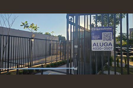Apartamento para alugar com 41m², 2 quartos e sem vaga Apartamento para alugar com 41m², 2 quartos e sem vagaPlaca grande instalada na grade da fachada do condomínio no dia 06.06.2026 - Código da placa: FEWQ-1346