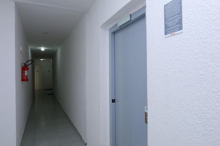 Apartamento para alugar com 41m², 2 quartos e sem vagaÁrea comum - Saguão do andar