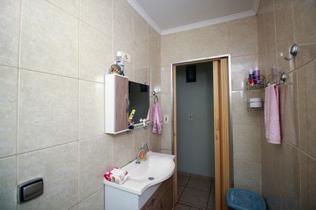 Casa à venda com 63m², 2 quartos e 2 vagas Casa à venda com 63m², 2 quartos e 2 vagasBanheiro