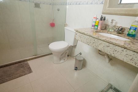 Casa à venda com 130m², 3 quartos e 2 vagasBanheiro da Suíte 2