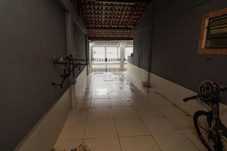 Garagem de casa à venda com 3 quartos, 130m² em Campo Grande, Rio de Janeiro
