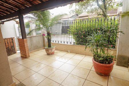 Casa à venda com 130m², 3 quartos e 2 vagasVaranda 3