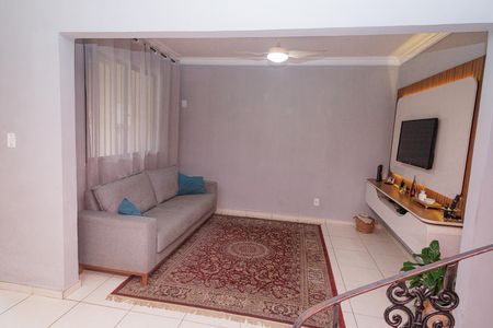 Casa à venda com 130m², 3 quartos e 2 vagasSala