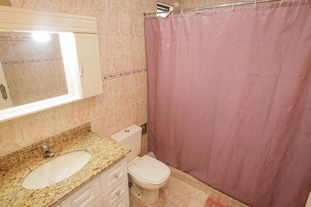 Casa à venda com 130m², 3 quartos e 2 vagasBanheiro da Suíte 1