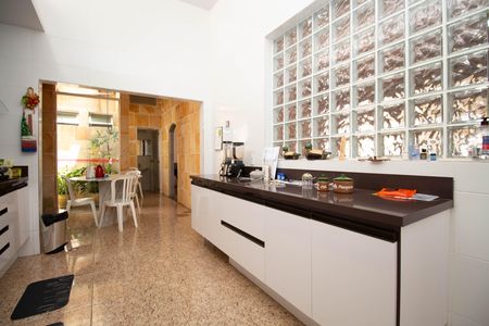 Casa à venda com 395m², 2 quartos e 4 vagasCozinha