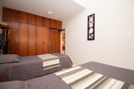 Casa à venda com 395m², 2 quartos e 4 vagasQuarto 2