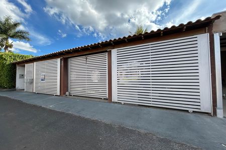 Casa à venda com 395m², 2 quartos e 4 vagasFachada