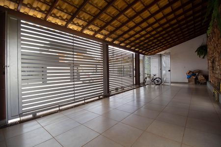 Casa à venda com 395m², 2 quartos e 4 vagasGaragem