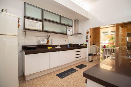 Casa à venda com 395m², 2 quartos e 4 vagasCozinha