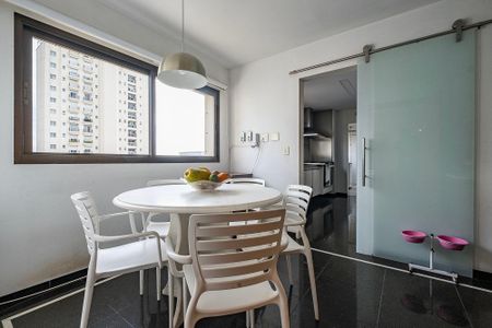 Apartamento para alugar com 240m², 4 quartos e 3 vagas Apartamento para alugar com 240m², 4 quartos e 3 vagasCozinha - Copa