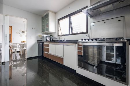 Apartamento para alugar com 240m², 4 quartos e 3 vagas Apartamento para alugar com 240m², 4 quartos e 3 vagasCozinha