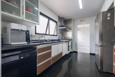 Apartamento para alugar com 240m², 4 quartos e 3 vagas Apartamento para alugar com 240m², 4 quartos e 3 vagasCozinha