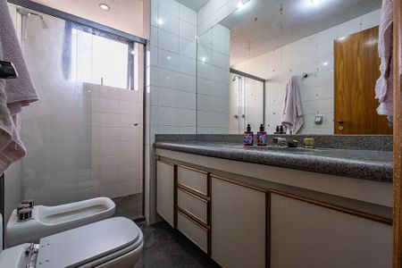 Apartamento para alugar com 240m², 4 quartos e 3 vagas Apartamento para alugar com 240m², 4 quartos e 3 vagasBanheiro