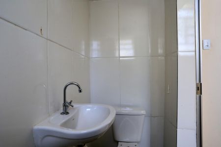 Casa para alugar com 100m², 2 quartos e 2 vagas Casa para alugar com 100m², 2 quartos e 2 vagasBanheiro