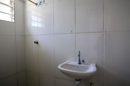 Casa para alugar com 100m², 2 quartos e 2 vagas Casa para alugar com 100m², 2 quartos e 2 vagasBanheiro