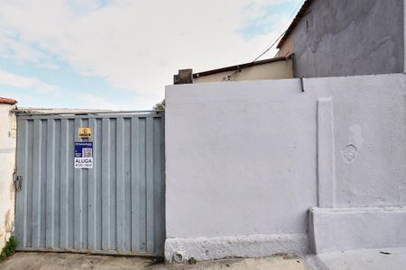 Casa para alugar com 100m², 2 quartos e 2 vagas Casa para alugar com 100m², 2 quartos e 2 vagasFachada