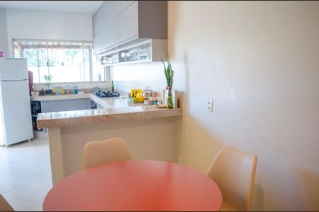 Casa à venda com 106m², 3 quartos e 3 vagas