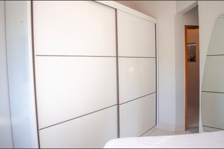 Casa à venda com 106m², 3 quartos e 3 vagas