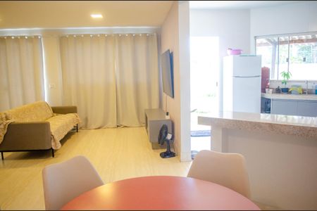 Casa à venda com 106m², 3 quartos e 3 vagas