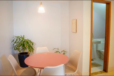 Casa à venda com 106m², 3 quartos e 3 vagas