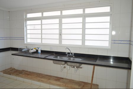 Casa para alugar com 490m², 3 quartos e 5 vagasCozinha