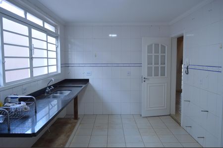 Casa para alugar com 490m², 3 quartos e 5 vagasCozinha
