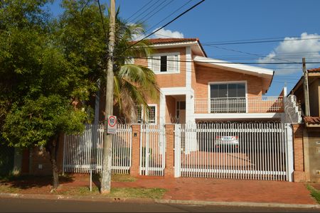 Casa para alugar com 490m², 3 quartos e 5 vagasFachada