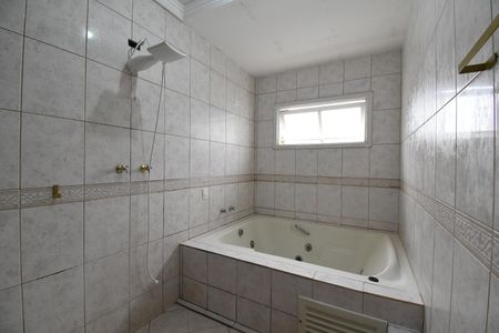 Casa à venda com 432m², 7 quartos e 5 vagasBanheiro da suíte 2 