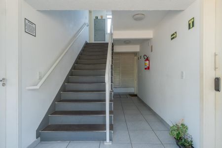 Apartamento para alugar com 49m², 2 quartos e 1 vaga Apartamento para alugar com 49m², 2 quartos e 1 vagaEscadas