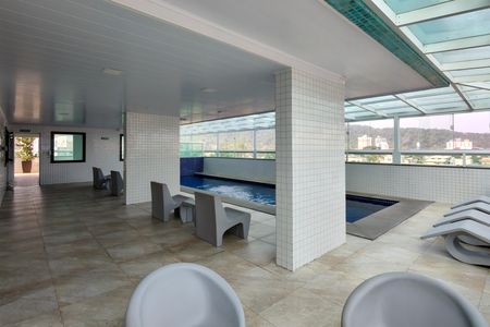 Apartamento para alugar com 140m², 3 quartos e 3 vagas Apartamento para alugar com 140m², 3 quartos e 3 vagasÁrea comum - Piscina