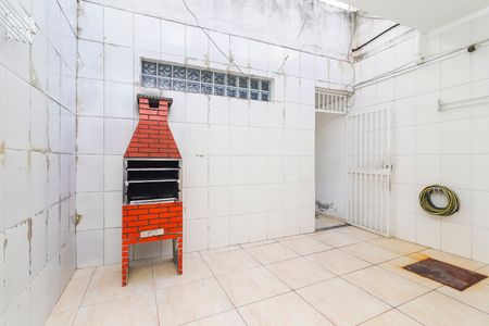 Casa para alugar com 139m², 2 quartos e 1 vagaÁrea de Serviço / Quintal