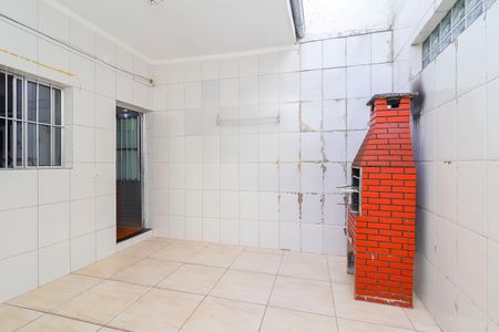 Casa para alugar com 139m², 2 quartos e 1 vagaÁrea de Serviço / Quintal