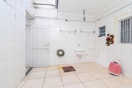 Casa para alugar com 139m², 2 quartos e 1 vagaÁrea de Serviço / Quintal