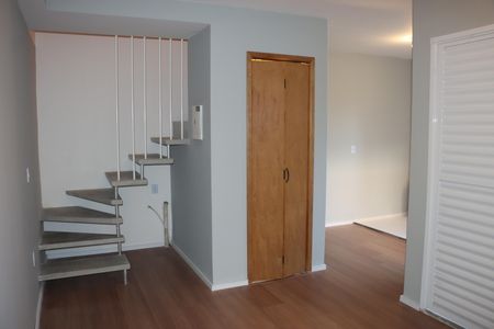 Casa de Condomínio para alugar com 2 quartos, 50m² em Jardim dos Pereiras (caucaia do Alto), Cotia