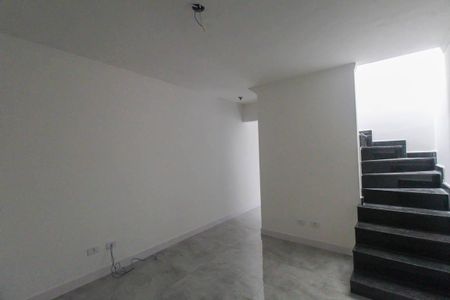 Sala de casa de condomínio para alugar com 2 quartos, 70m² em São Lucas, São Paulo