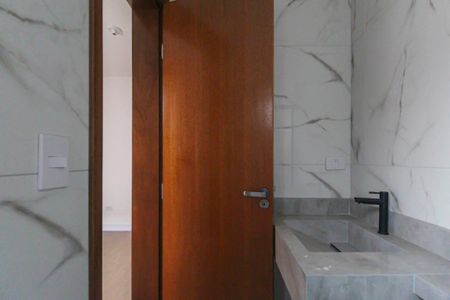Casa de condomínio para alugar com 70m², 2 quartos e 1 vaga Casa de condomínio para alugar com 70m², 2 quartos e 1 vagaBanheiro da Suíte 2