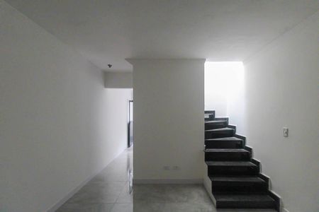 Sala de casa de condomínio para alugar com 2 quartos, 70m² em São Lucas, São Paulo