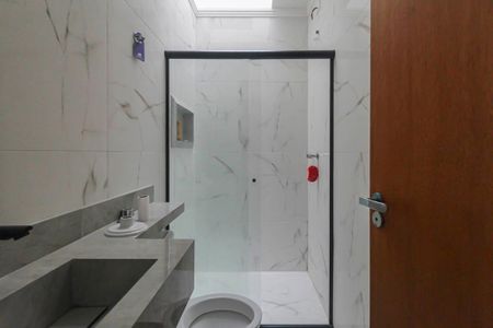Casa de condomínio para alugar com 70m², 2 quartos e 1 vaga Casa de condomínio para alugar com 70m², 2 quartos e 1 vagaBanheiro da Suíte 1