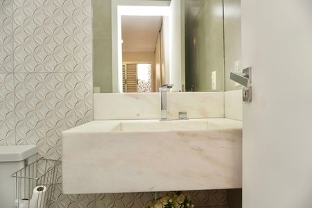 Apartamento para alugar com 180m², 4 quartos e 2 vagas Apartamento para alugar com 180m², 4 quartos e 2 vagasQuarto 2 (suíte) - Banheiro