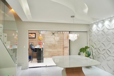 Apartamento para alugar com 180m², 4 quartos e 2 vagas Apartamento para alugar com 180m², 4 quartos e 2 vagasSala