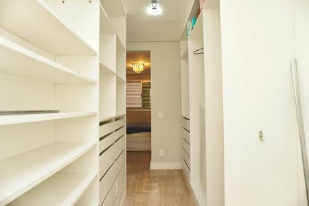 Apartamento para alugar com 180m², 4 quartos e 2 vagas Apartamento para alugar com 180m², 4 quartos e 2 vagasQuarto 4 (suíte 2) - Closet