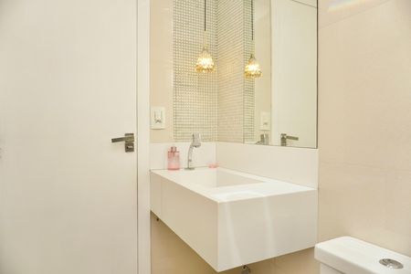Apartamento para alugar com 180m², 4 quartos e 2 vagas Apartamento para alugar com 180m², 4 quartos e 2 vagasBanheiro social 1
